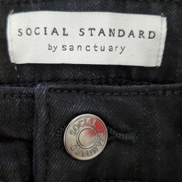 💚5/$25 Social Standard Sanctuary Black High Rise Crop Straight Jeans Size 4 - Picture 8 of 12